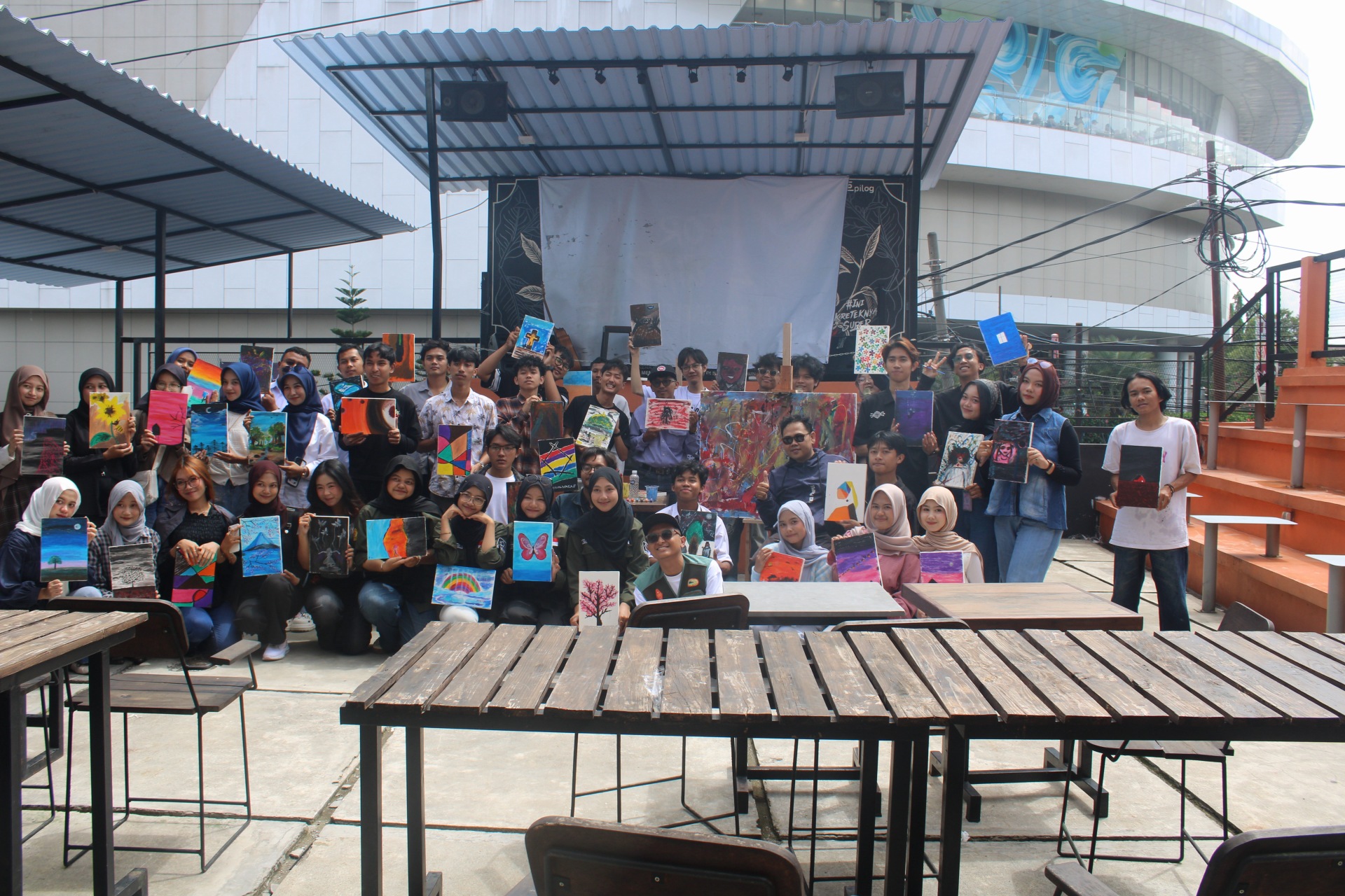 Gambar untuk artikel: SEBERMULA RUPA: Tempat di Mana yang Aneh Jadi Nyata, dan Semua Bisa Semuanya Semaunya